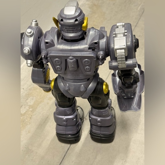 Gray and Black Robot Action Figure - Picture 4 of 5